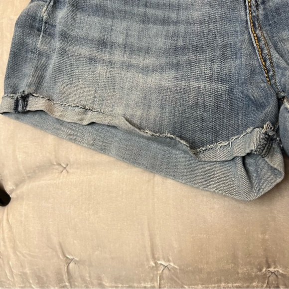 Signature by Levi Strauss & Co. High Waisted Shortie Size 4 - Picture 2 of 7